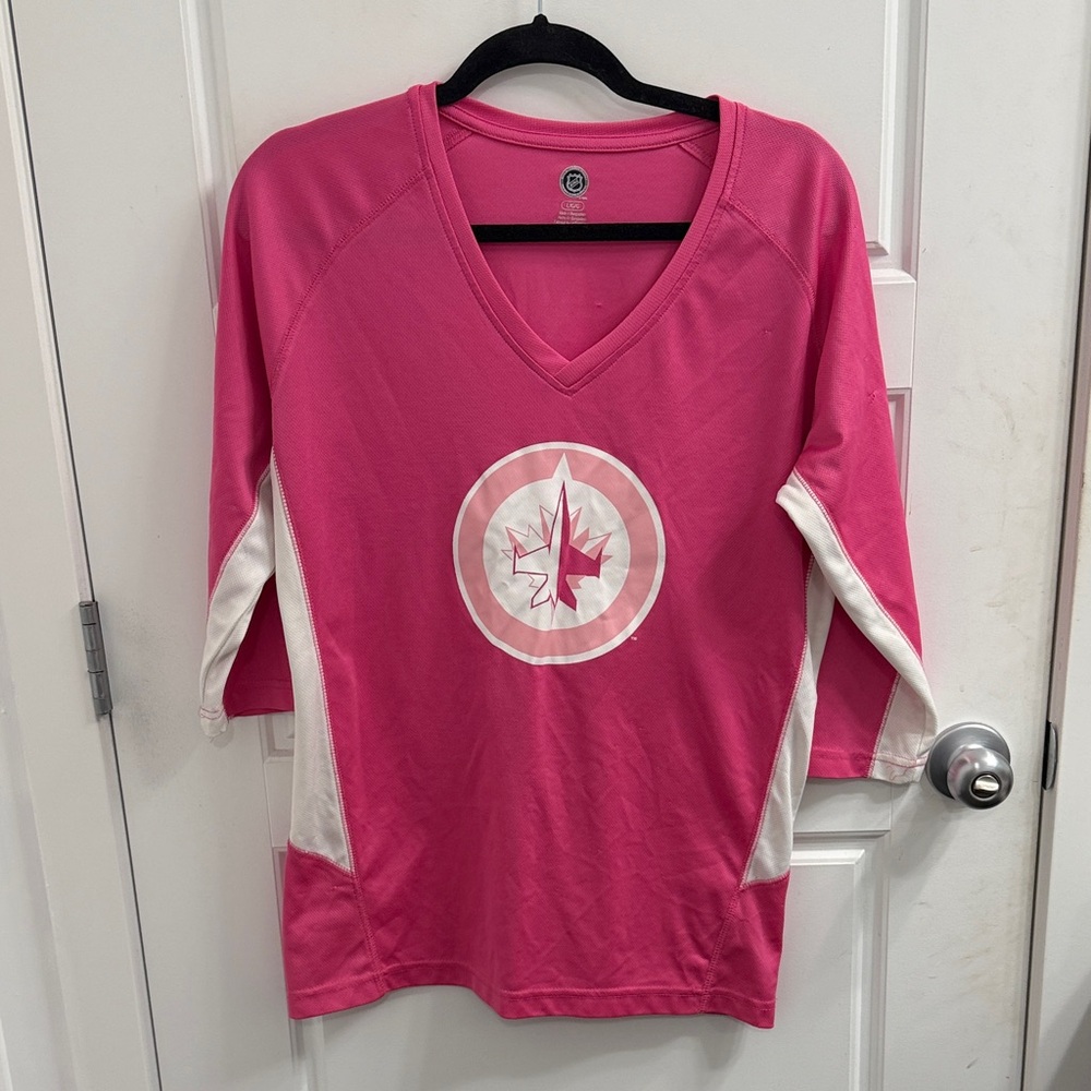 3/$30 Women's‎ Pink V-Neck NHL Winnipeg Jets Size Large Pink And White Jersey